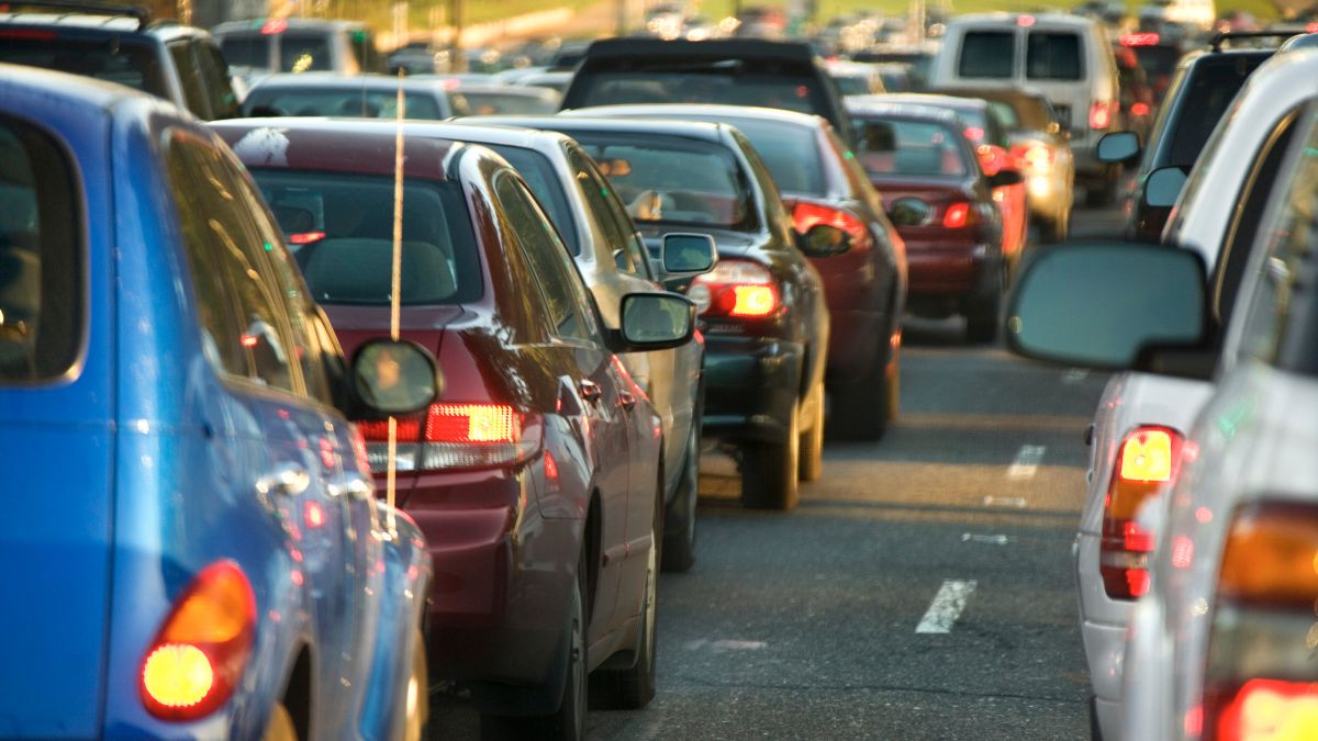 delhi-govt-bans-plying-of-over-five-lakh-bsiii-bsiv-vehicles-defiance-to-attract-rs-20000-fine-check-details